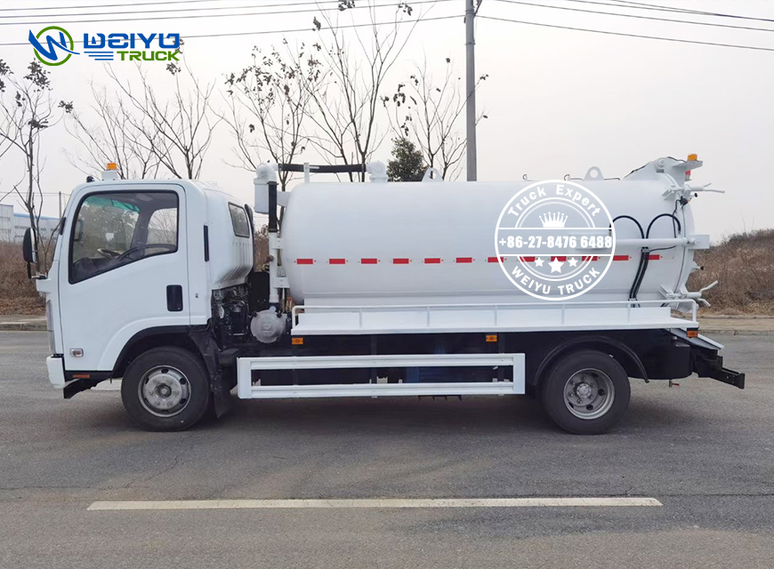 Sewage Collection Vacuum Septic Tanker Truck