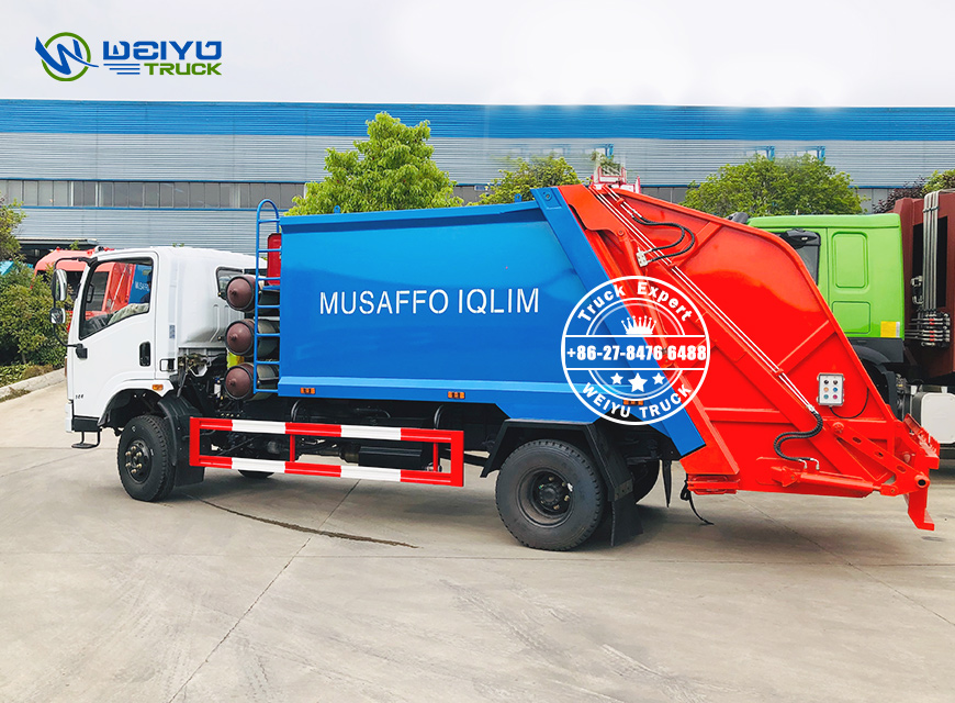 Dongfeng 4X2 CNG Engine Garbage Compactor Truck-4