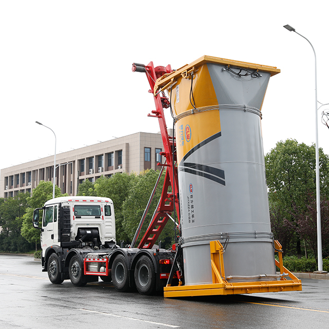 Hook Lifting Garbge Truck