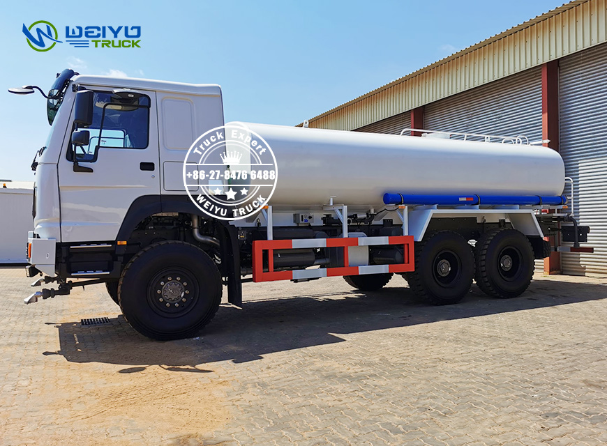 SINOTRUK 18ton All-wheel Water Sprayer Truck Fresh Water Delivery Tank (5)