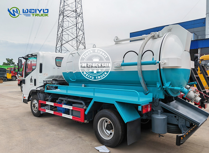 6 CBM 4x2 Driving Mobile Waste Water Tank Sewer Suction Truck (1)